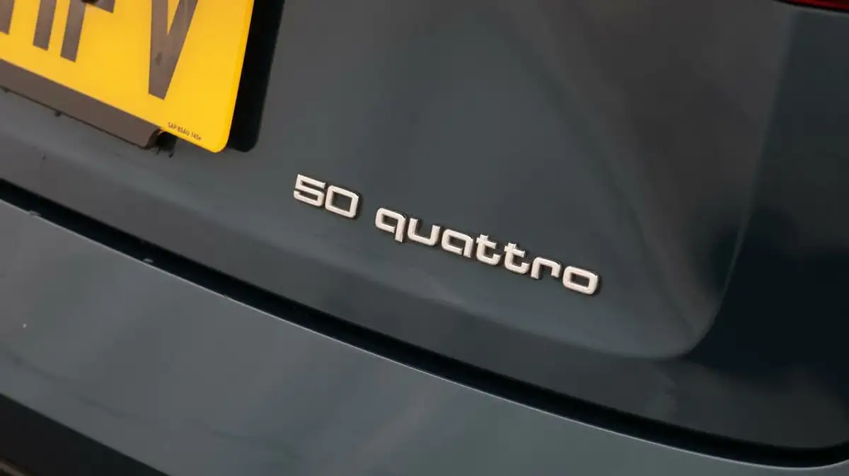 2021-audi-e-tron-50e-technik-station-wagon-big-22