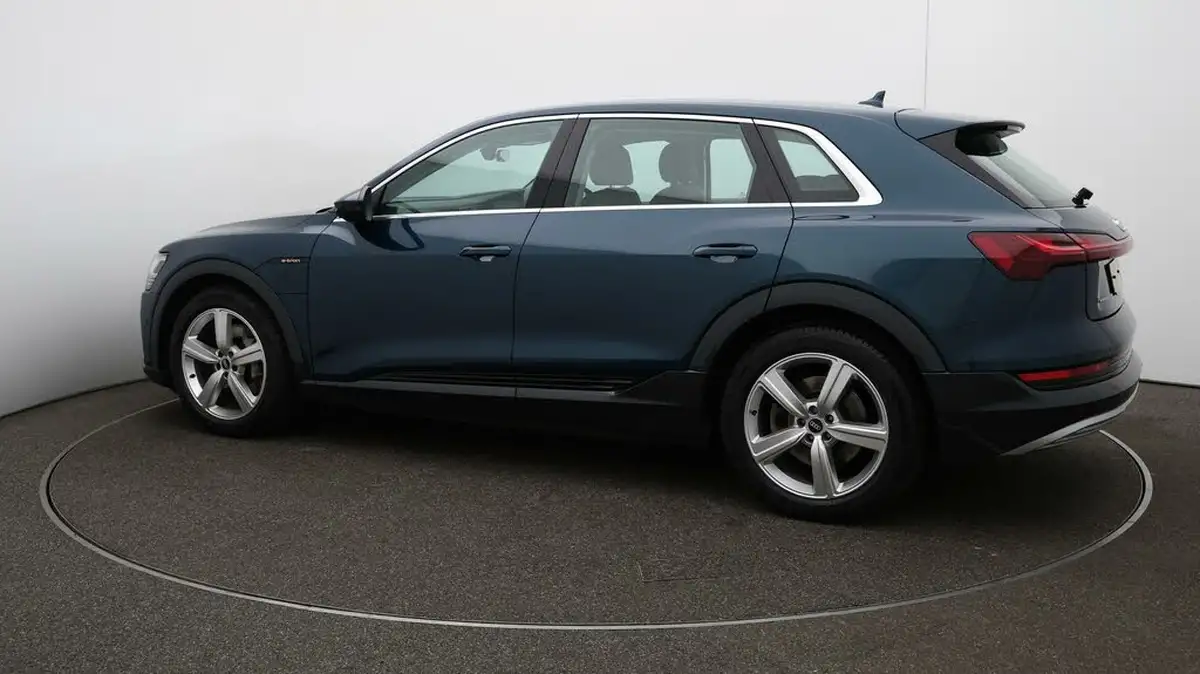 2021-audi-e-tron-50e-technik-station-wagon-big-40