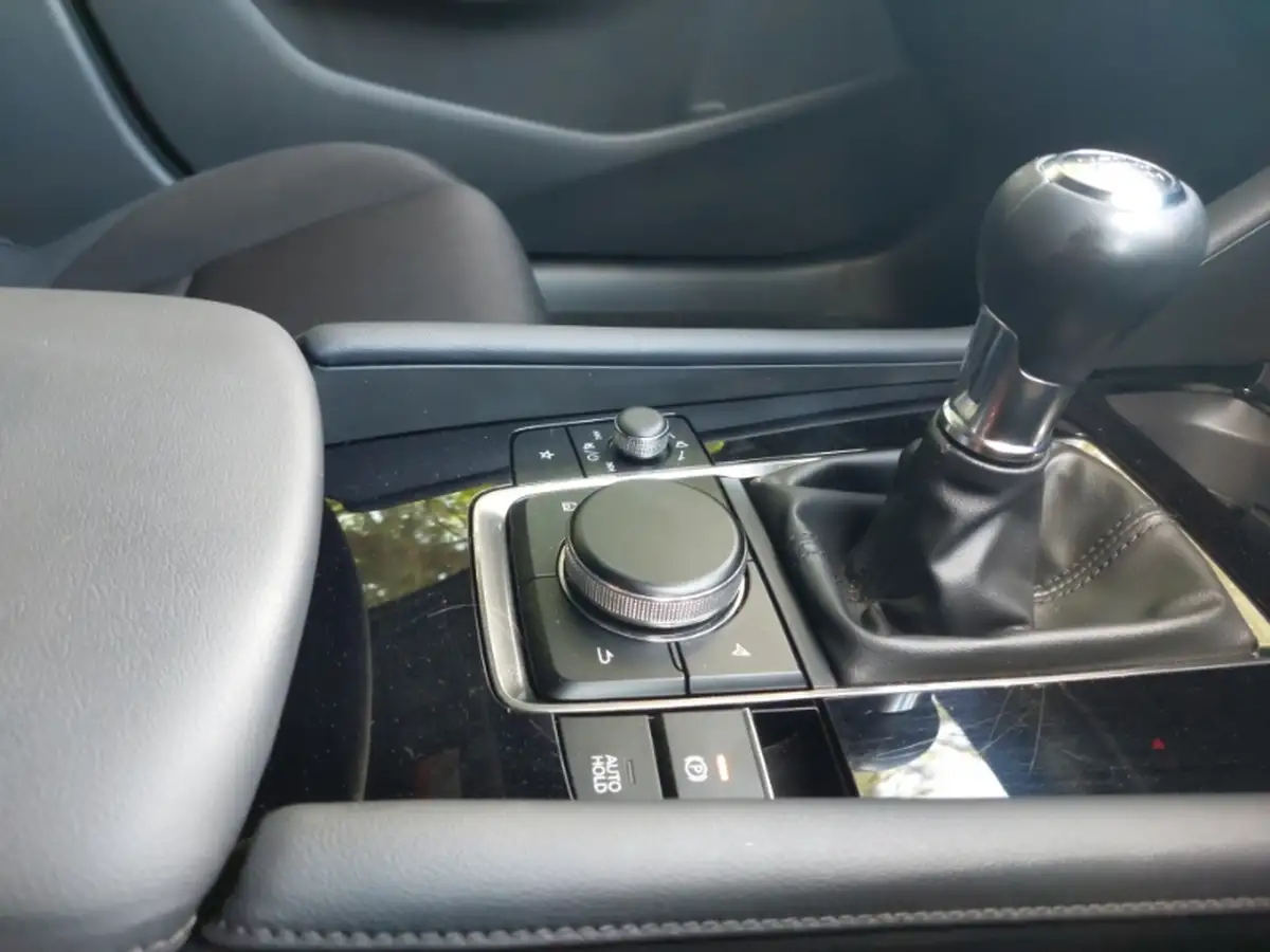 2024-mazda-mazda3-25-e-skyactiv-g-homura-big-16