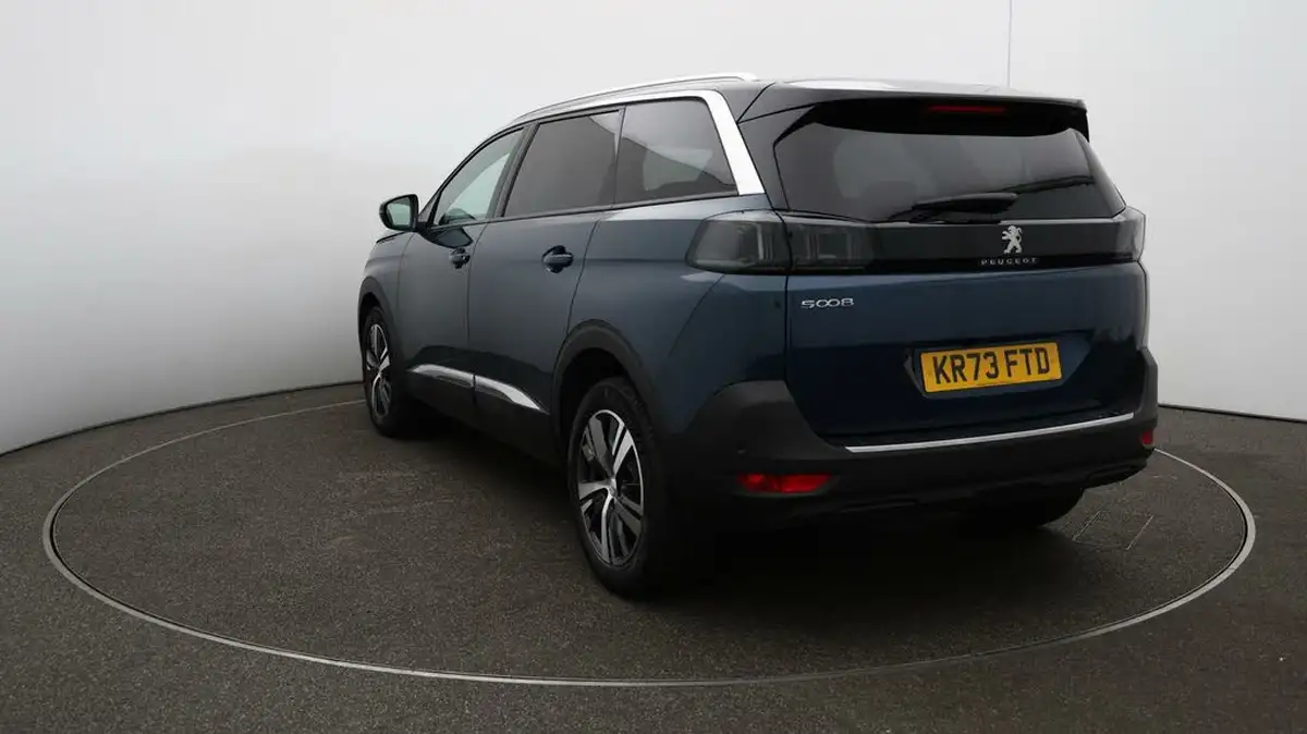 2023-peugeot-5008-suv-15-bluehdi-allure-130ps-eat8-big-54