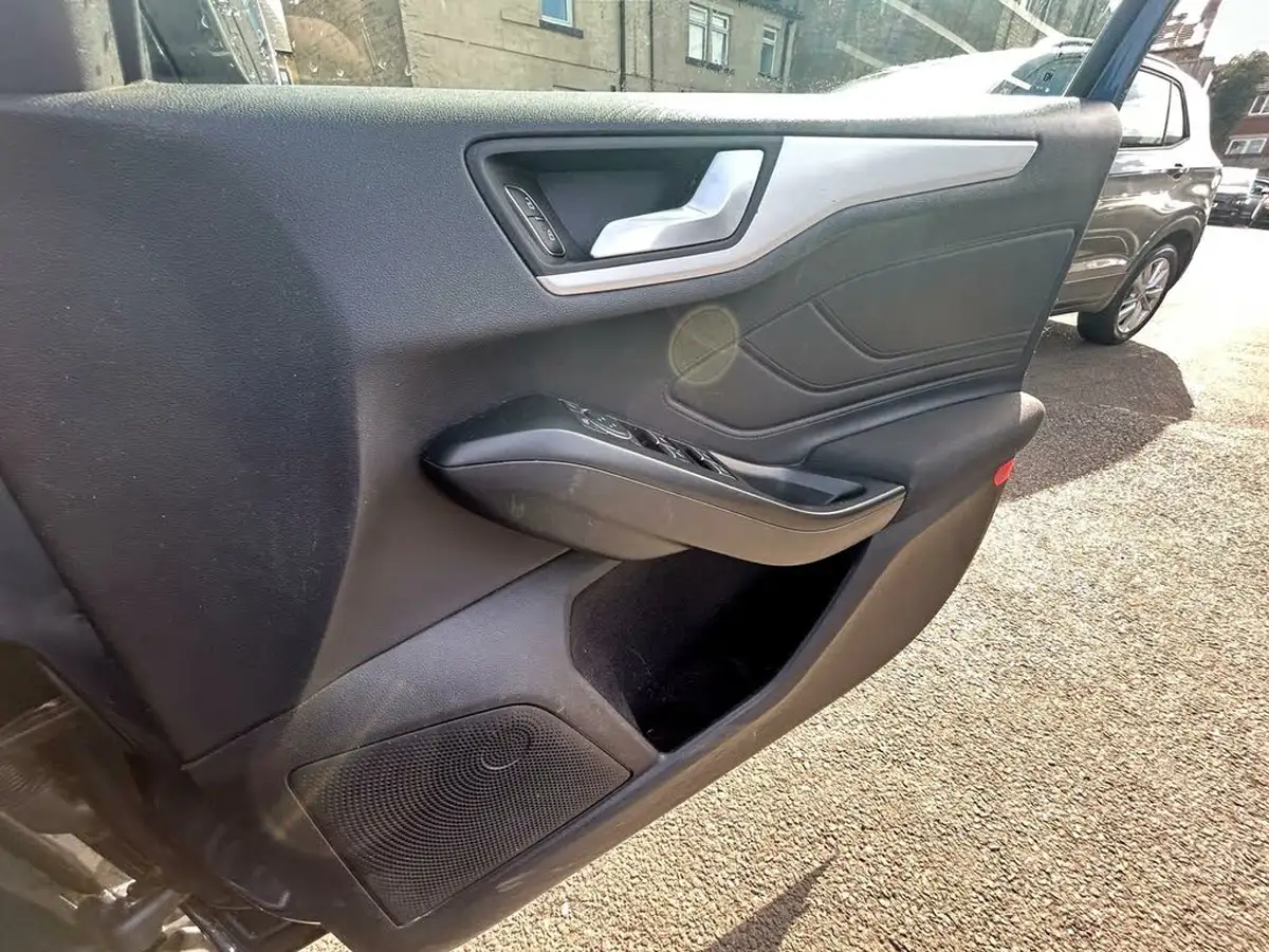 2020-ford-focus-15-zetec-95ps-hatchback-big-11