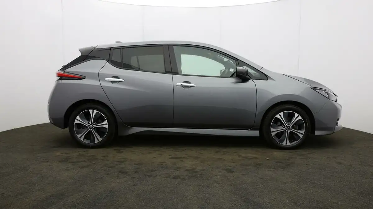 2021-nissan-leaf-e-tekna-big-44