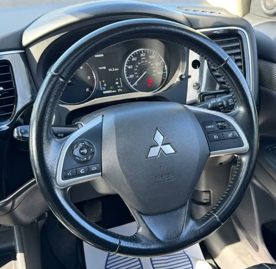 2014-mitsubishi-outlander-22di-d-gx4-big-26