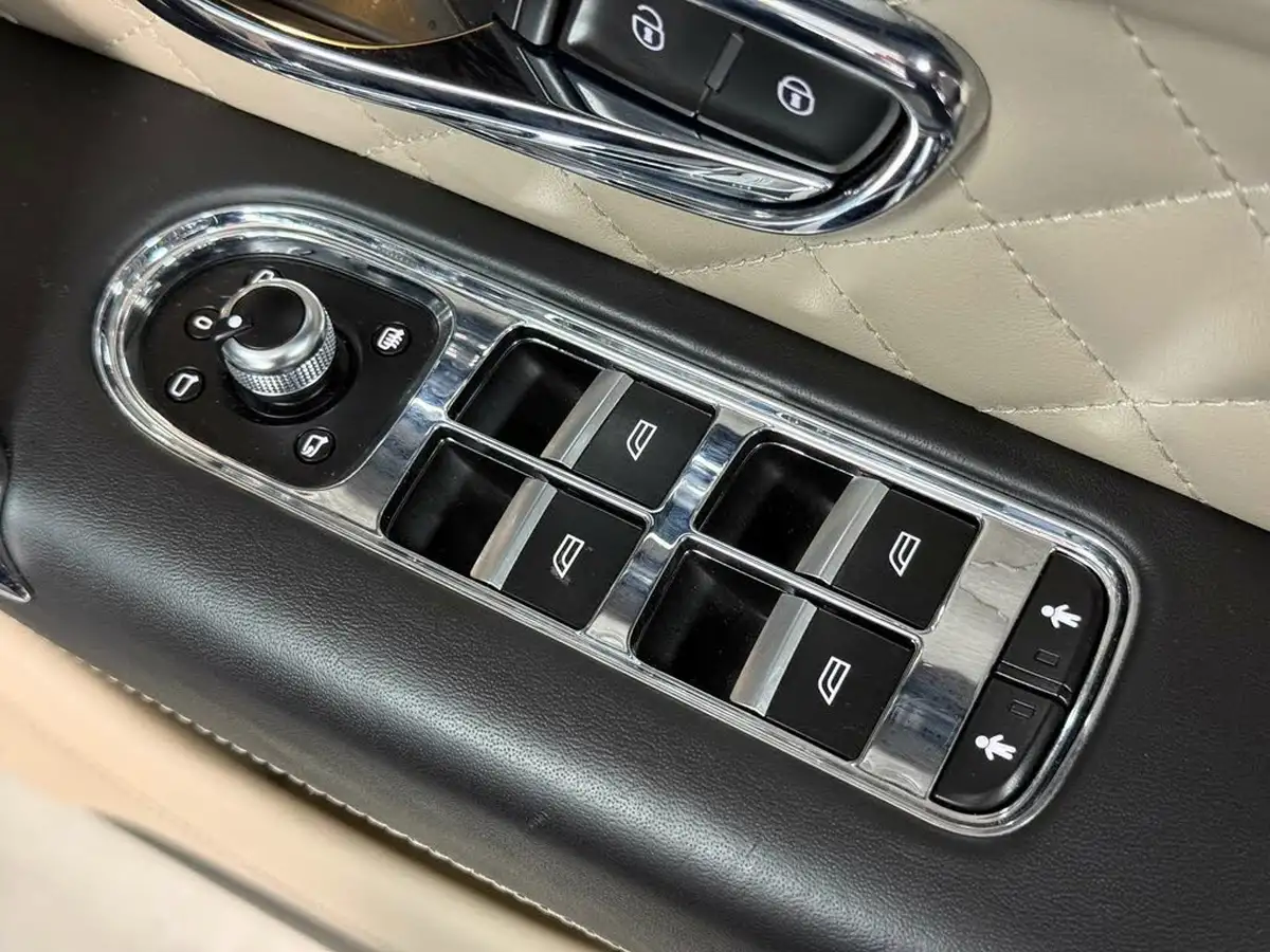 2016-bentley-bentayga-60-w12-big-75