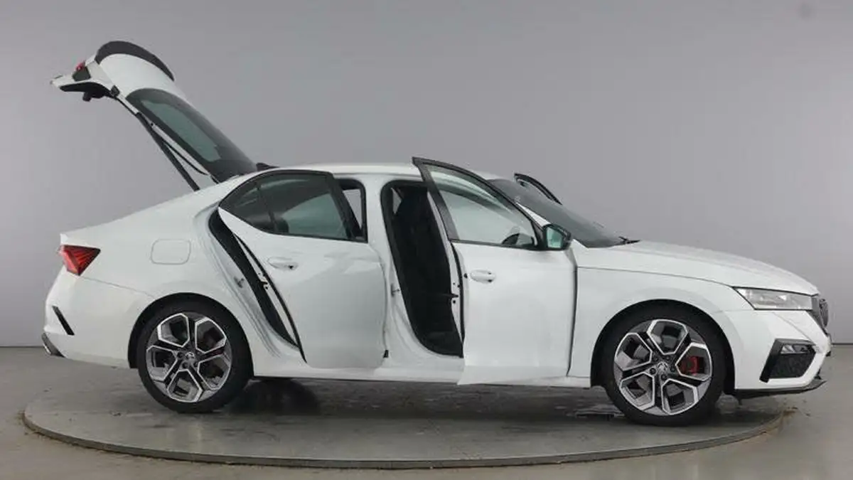 2021-skoda-octavia-20-tsi-vrs-hatchback-dsg-big-8