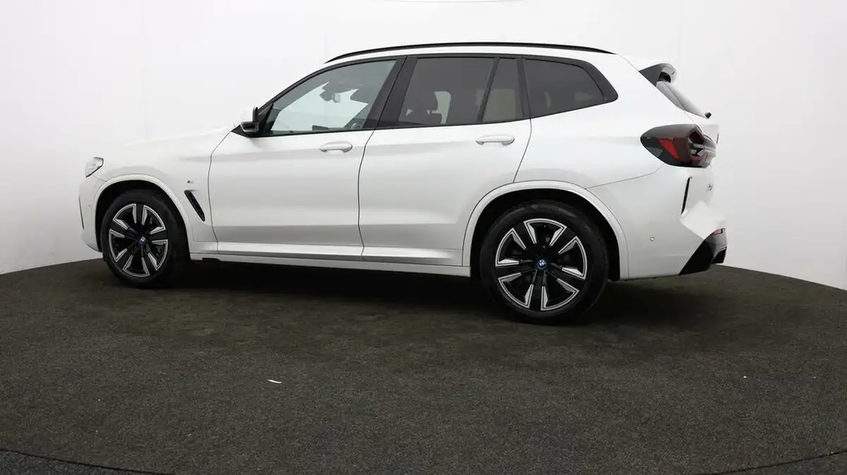 2022-bmw-ix3-e-m-sport-big-64