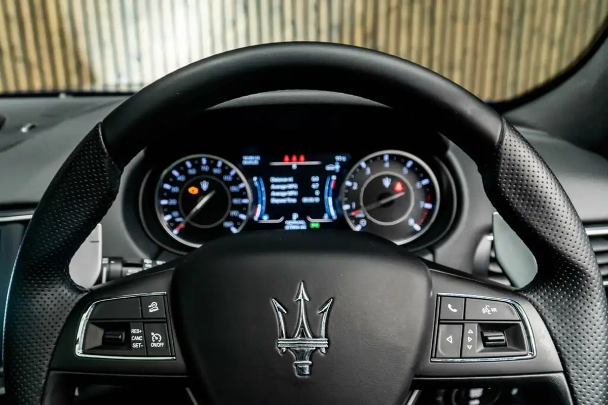 2021-maserati-levante-30-gransport-big-32