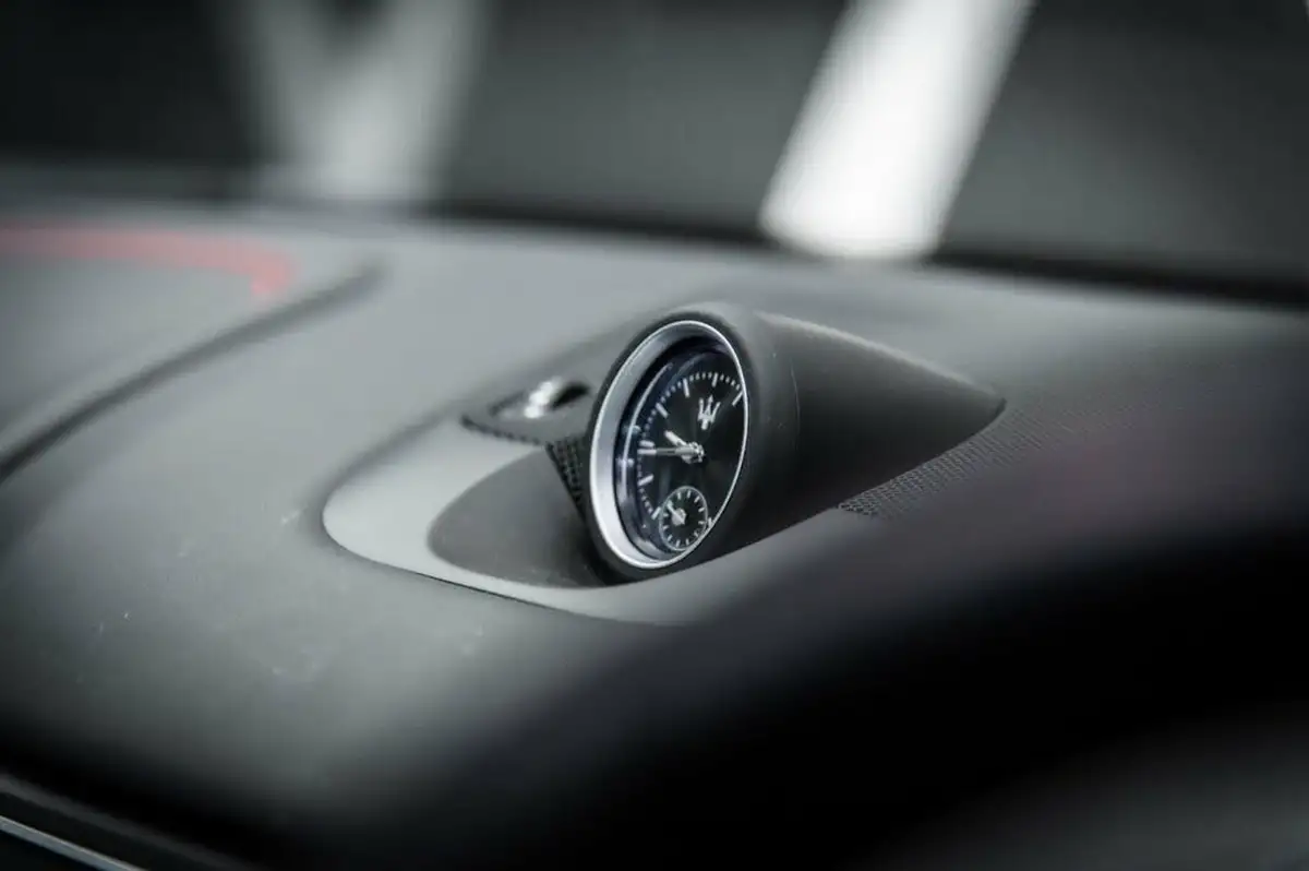 2021-maserati-levante-30-gransport-big-55