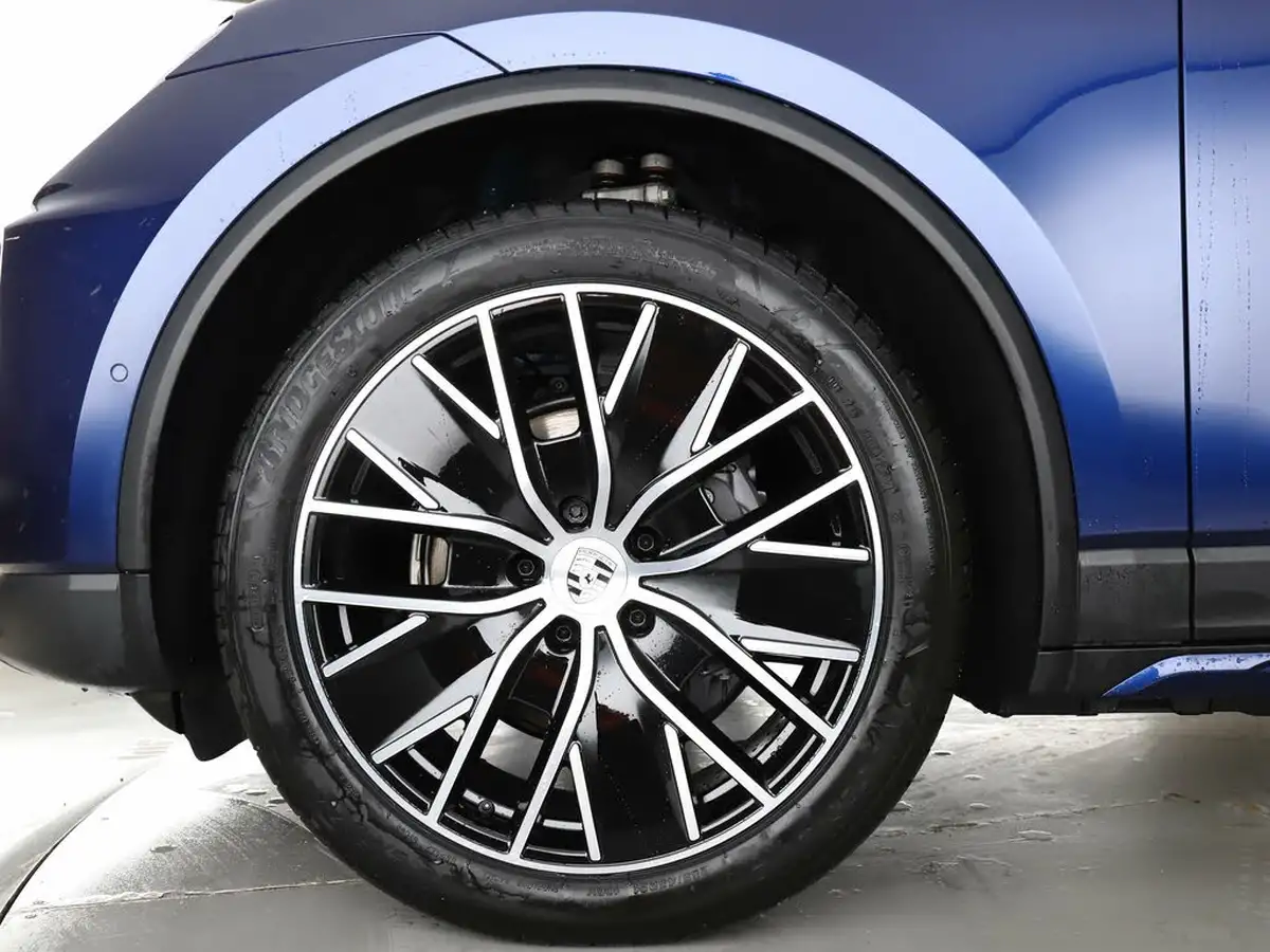 2025-porsche-macan-e-electric-big-3