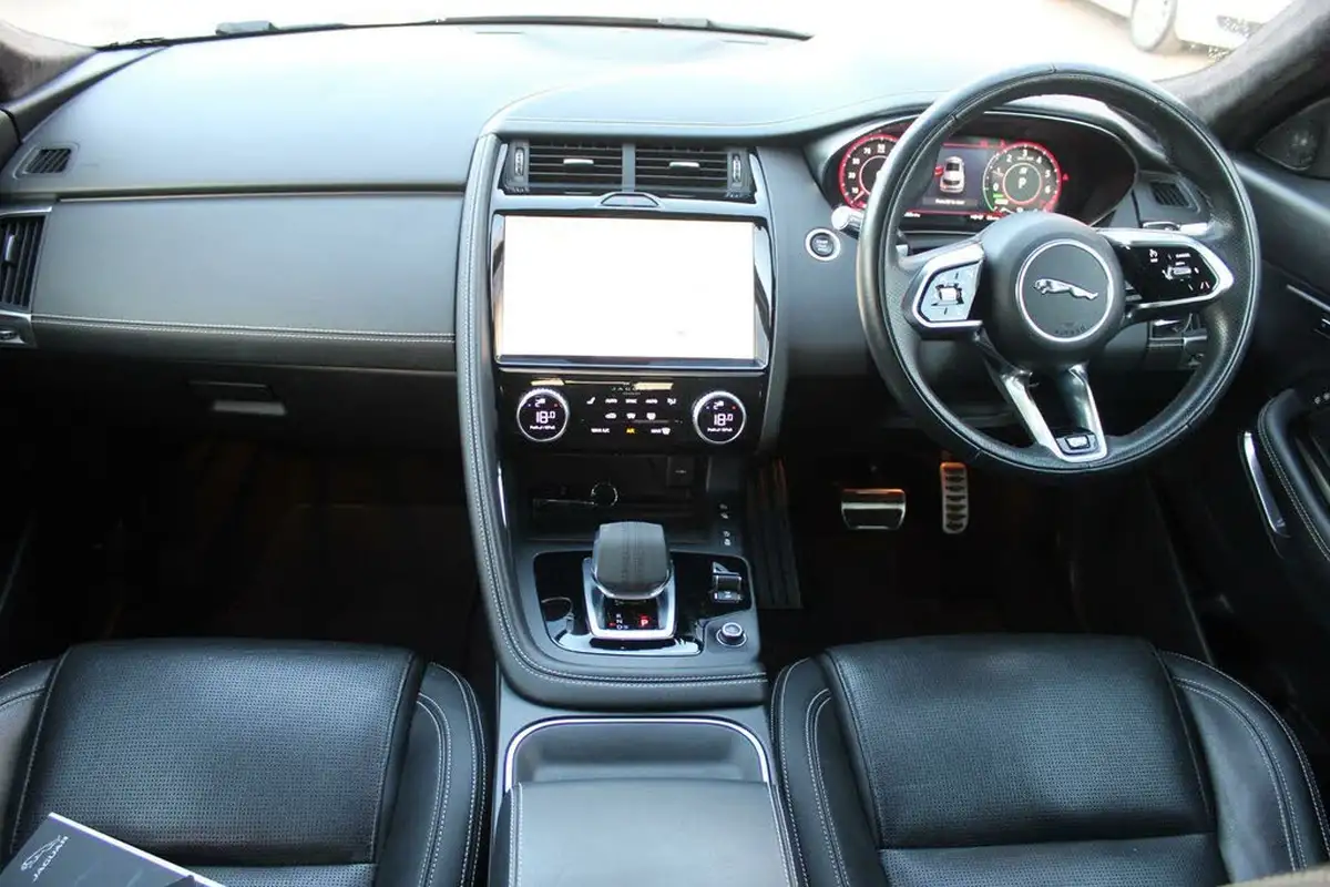 2021-jaguar-e-pace-15-p300e-r-dynamic-se-big-8