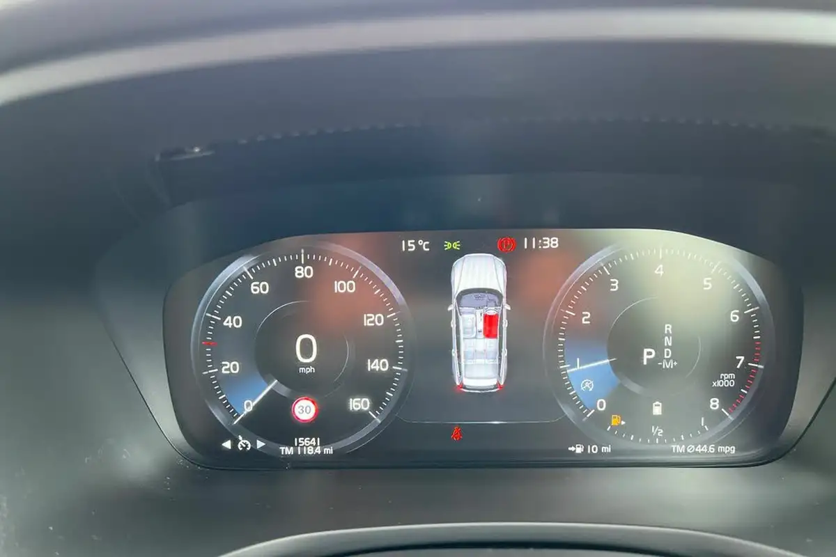 2022-volvo-v60-20-b3-momentum-161bhp-big-6