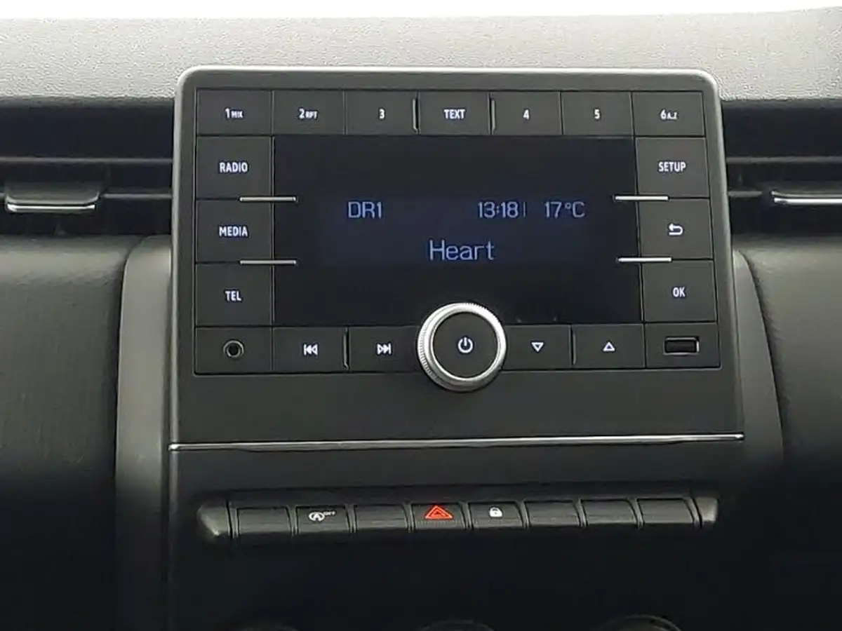 2021-renault-clio-10-sce-play-75bhp-big-9