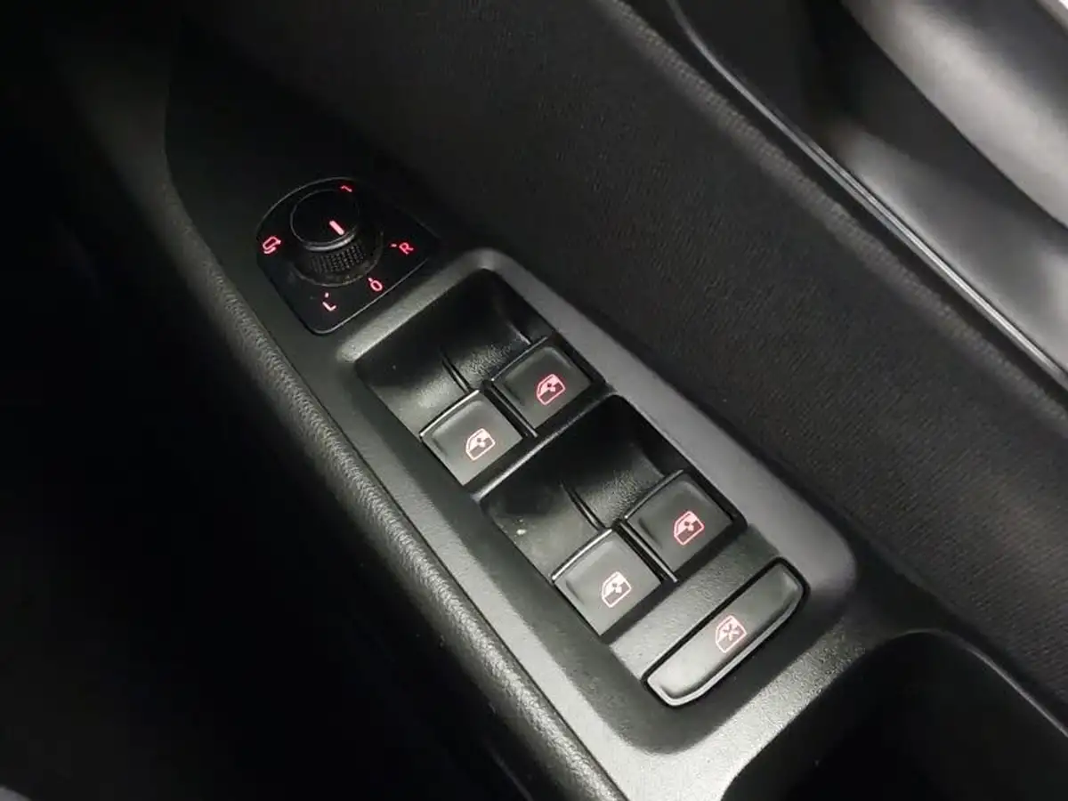 2019-seat-leon-20-tsi-fr-estate-big-17