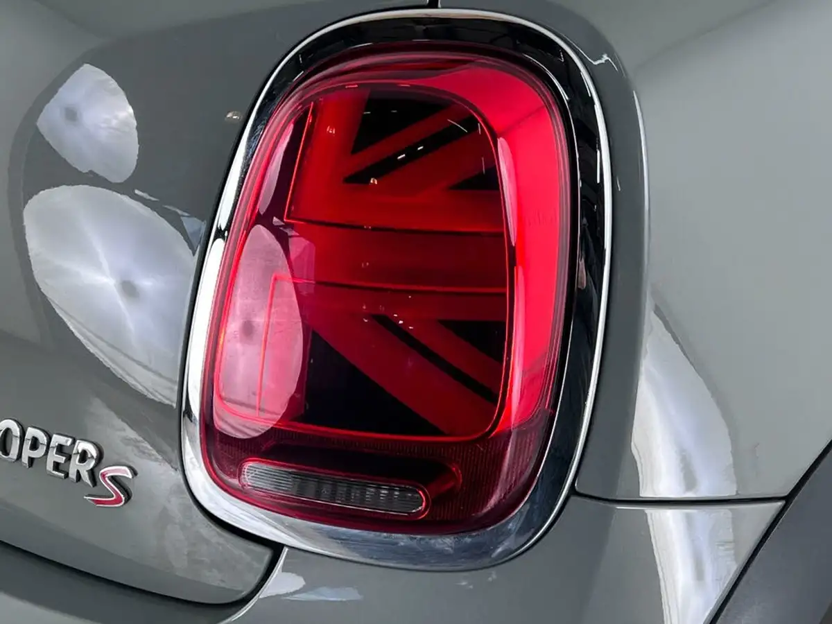 2021-mini-cooper-20-cooper-s-classic-hatchback-3d-big-7