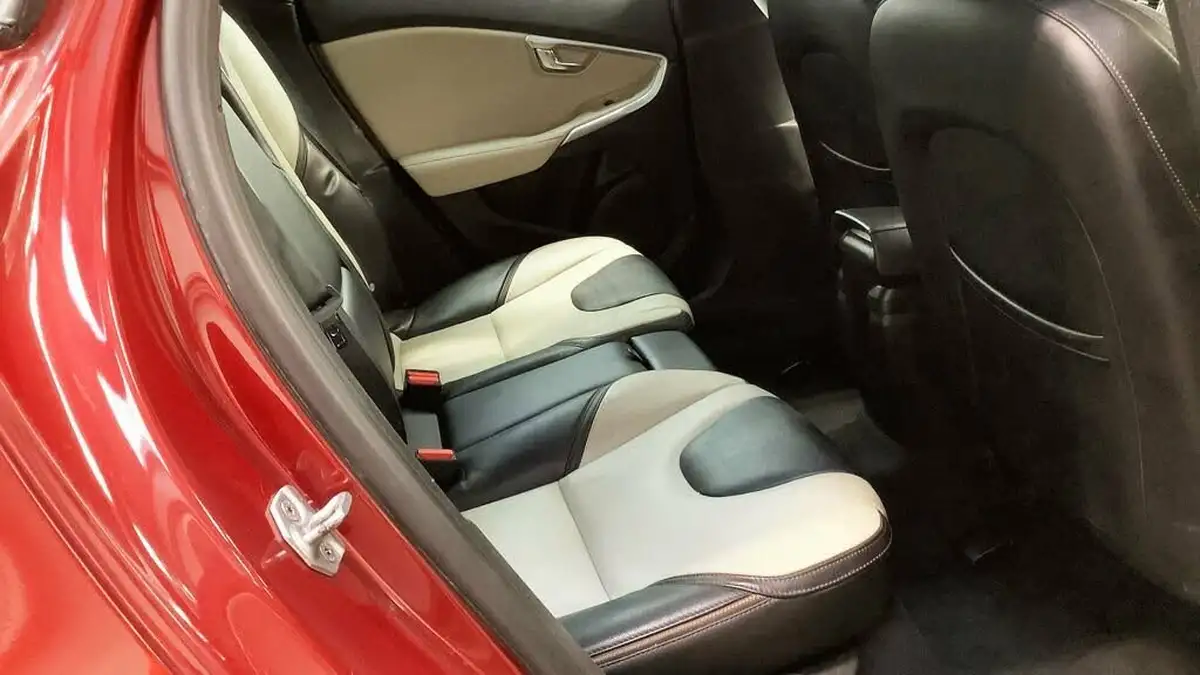 2014-volvo-v40-16td-d2-cross-country-lux-big-8