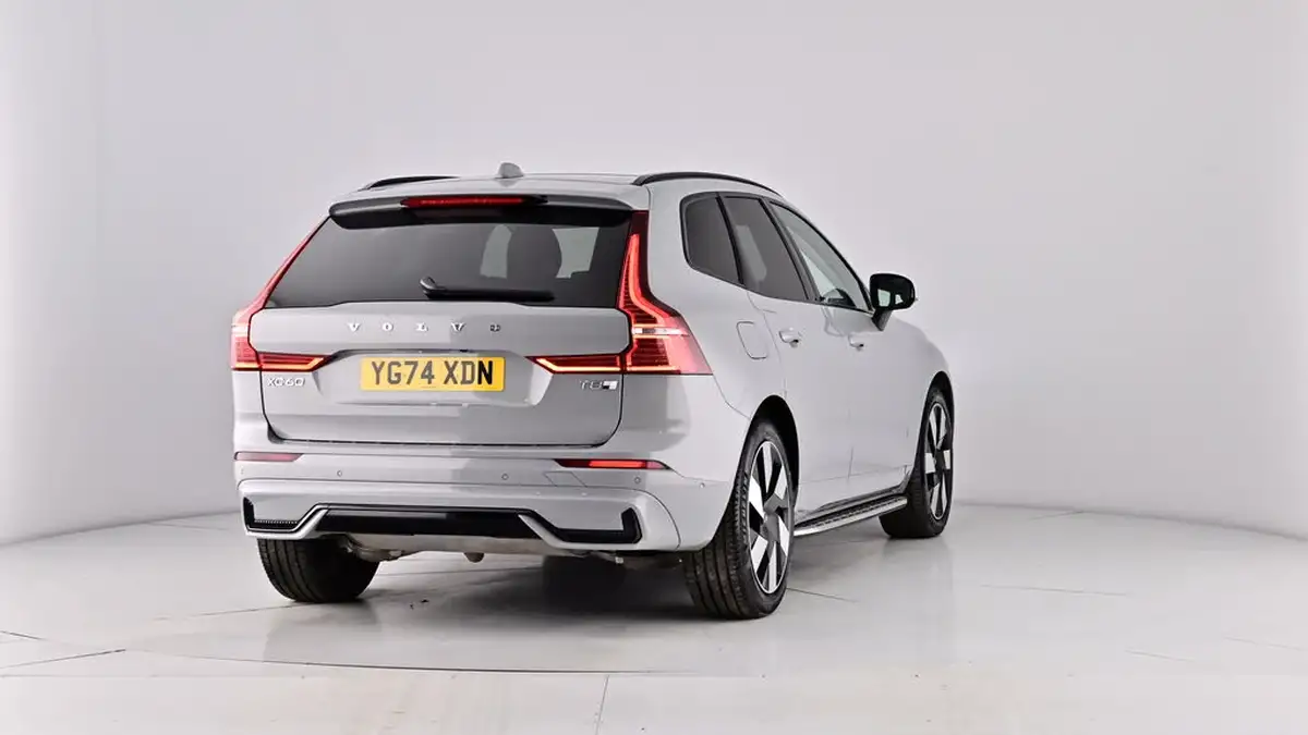 2024-volvo-xc60-20-t8-ultimate-dark-big-74