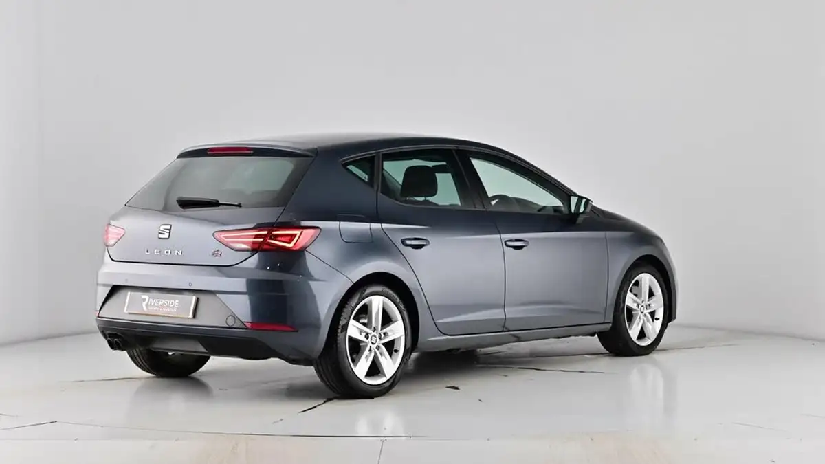 2019-seat-leon-20-tsi-fr-hatchback-big-75