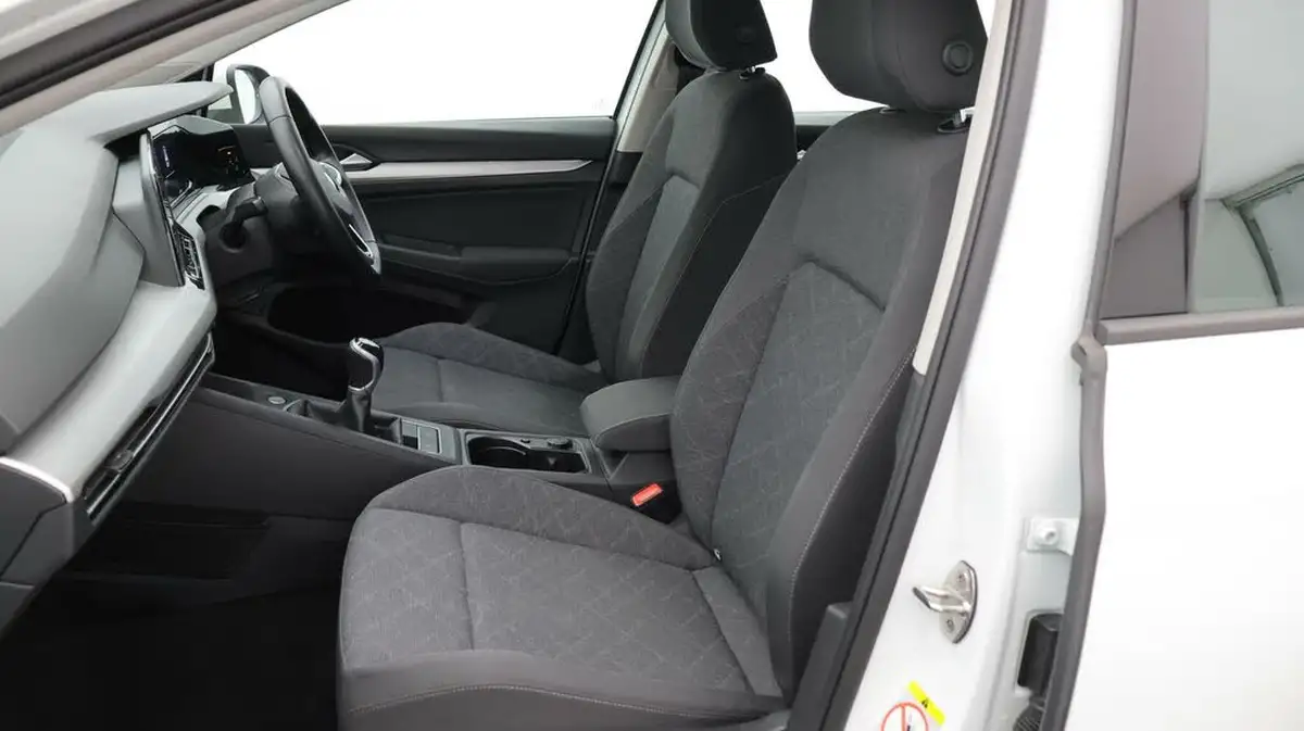 2022-volkswagen-golf-15-tsi-life-130ps-hatchback-big-14