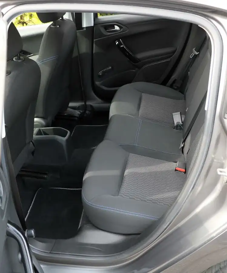 2019-peugeot-208-15-bluehdi-signature-big-16