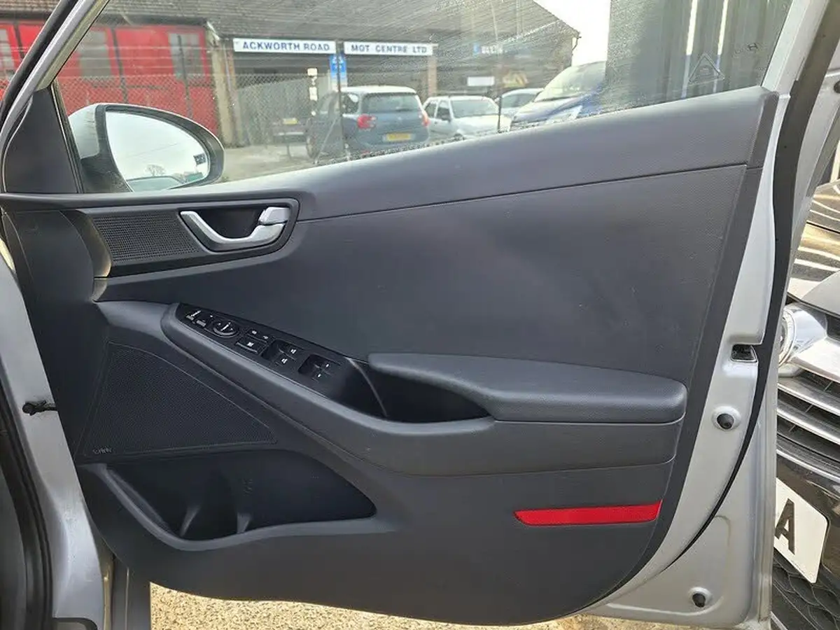 2018-hyundai-ioniq-16-gdi-premium-hybrid-big-27