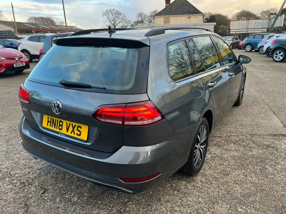 2018-volkswagen-golf-14-tsi-se-nav-estate-5d-big-6