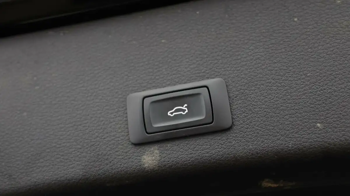 2021-audi-e-tron-50e-black-edition-station-wagon-big-14