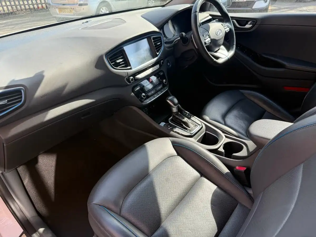2018-hyundai-ioniq-16-gdi-premium-se-plug-in-hybrid-big-12