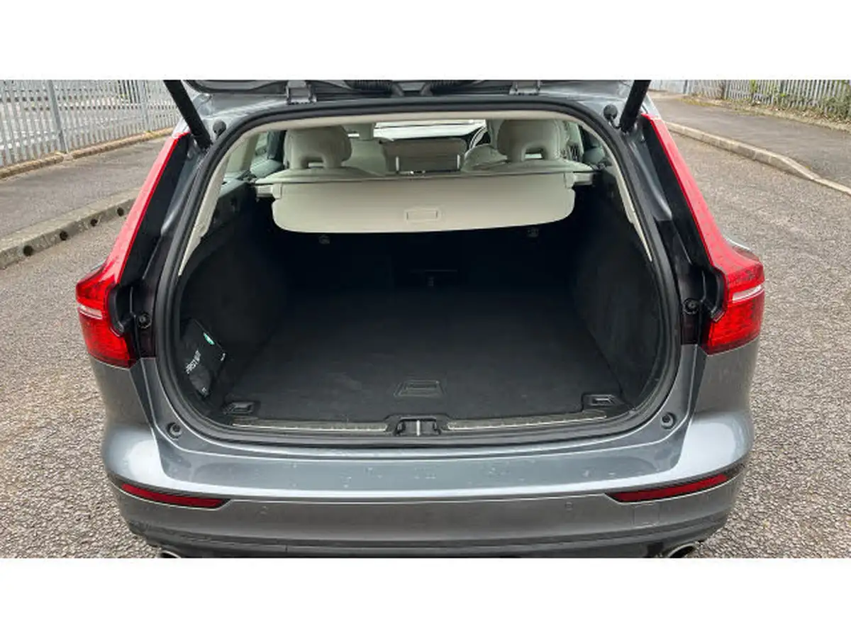 2018-volvo-v60-20td-d4-momentum-pro-geartronic-big-3