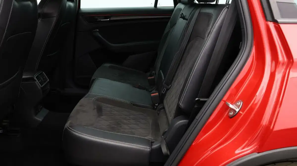 2019-skoda-kodiaq-20tdi-sportline-190ps-seats-scr-dsg-big-14