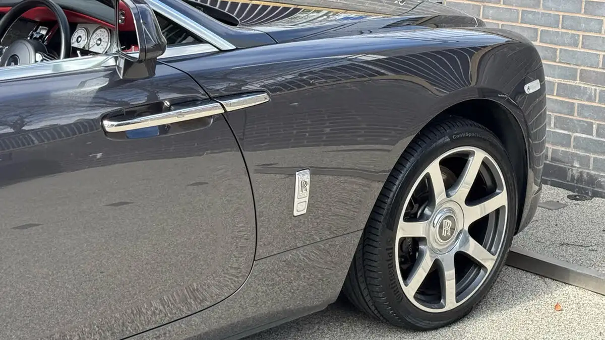 2016-rolls-royce-dawn-66-big-24