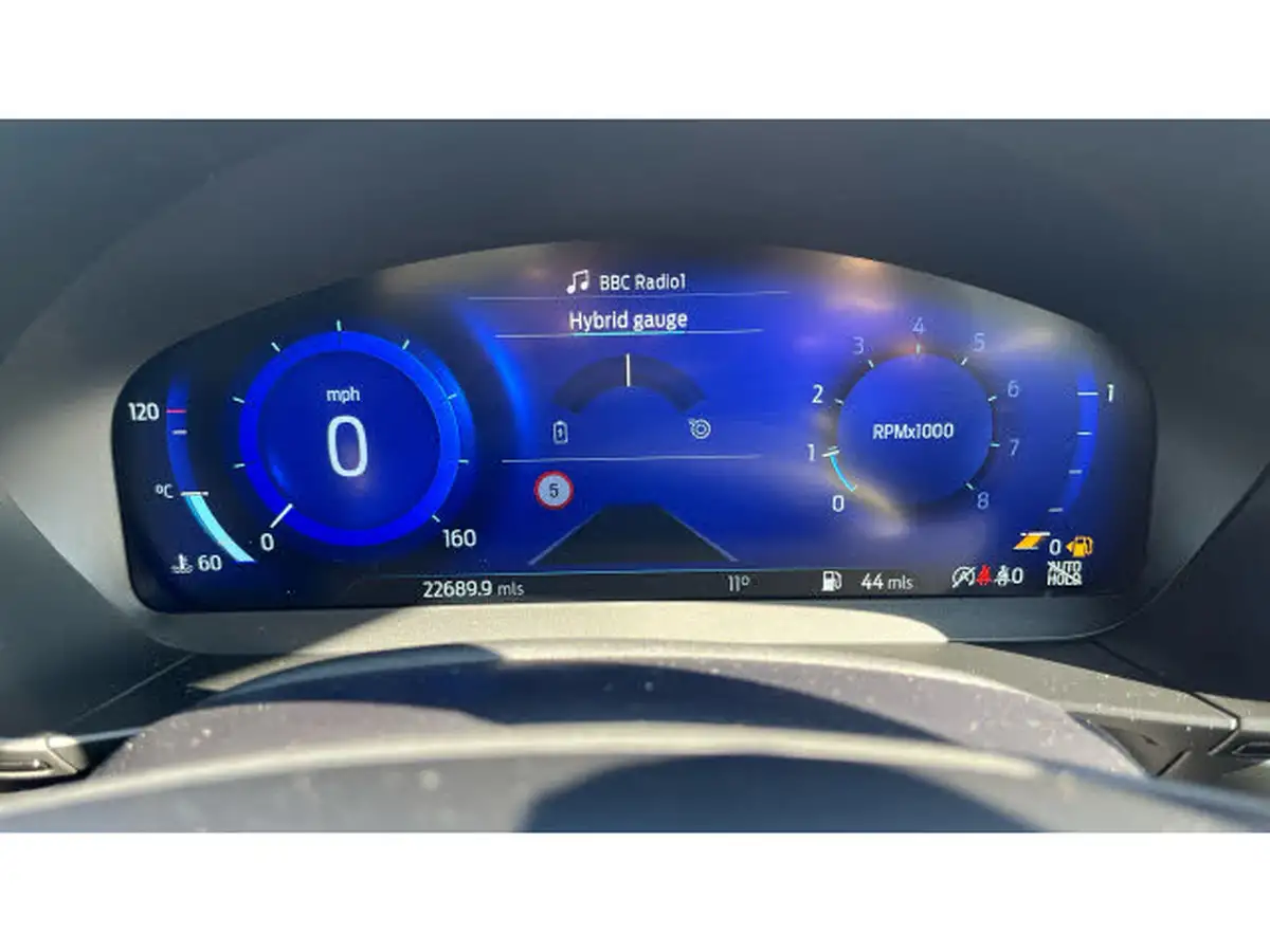 2022-ford-focus-10t-st-line-vignale-155ps-hybrid-mhev-estate-big-17
