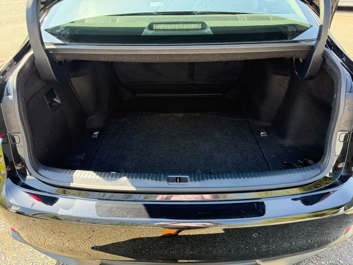2013-lexus-is-300h-25-premier-big-8