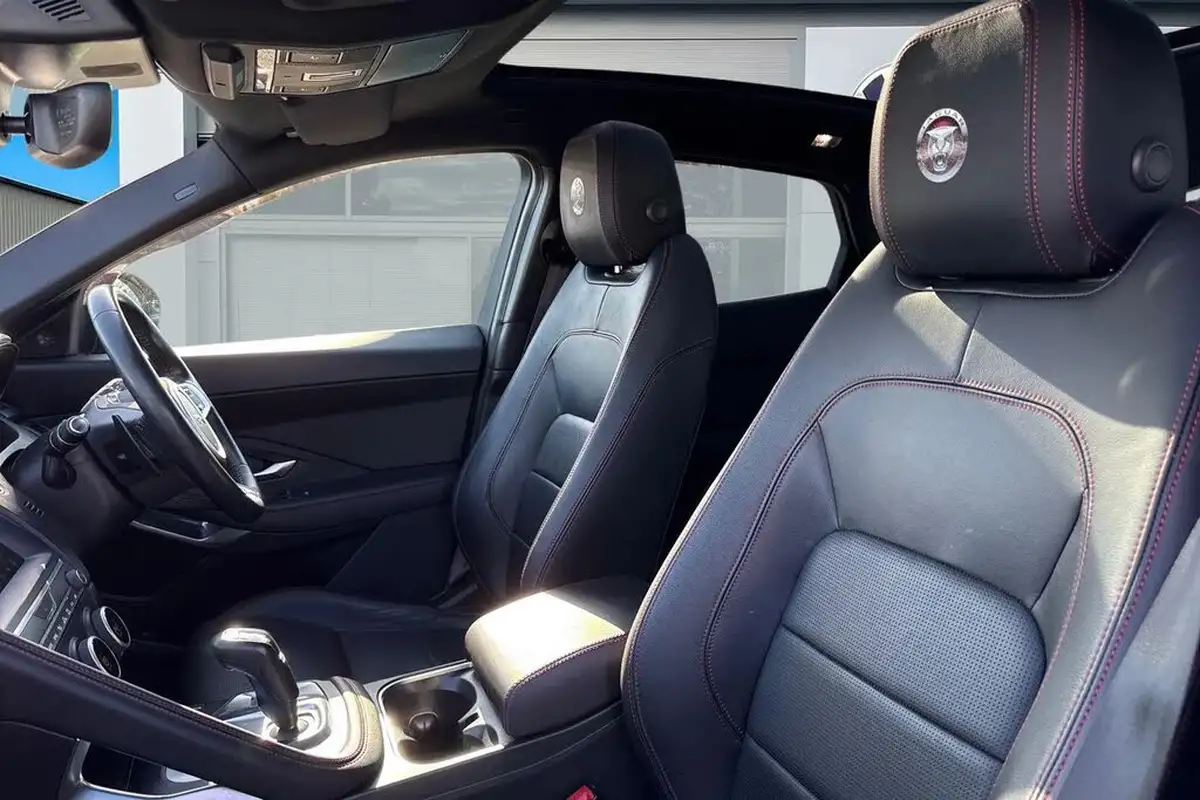 2020-jaguar-e-pace-20-i4d-chequered-flag-150ps-big-15