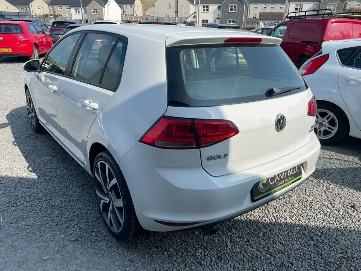 2013-volkswagen-golf-16tdi-se-ss-hatchback-5d-big-3