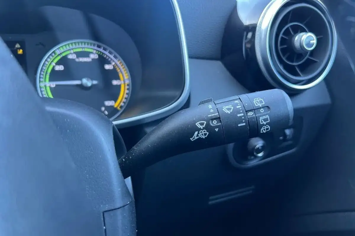 2021-mg-zs-suv-e-exclusive-ev-big-35