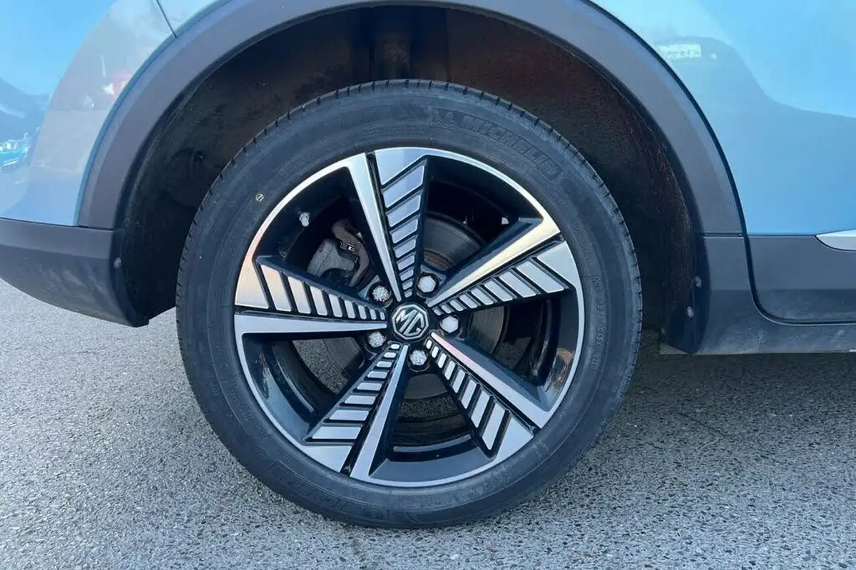 2021-mg-zs-suv-e-exclusive-ev-big-12
