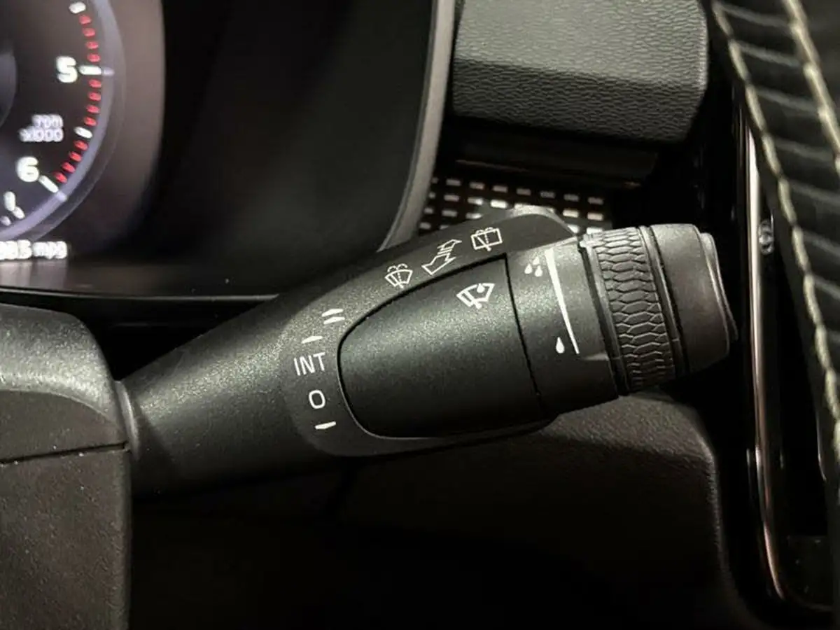 2019-volvo-xc40-20td-d3-r-design-awd-geartronic-big-14
