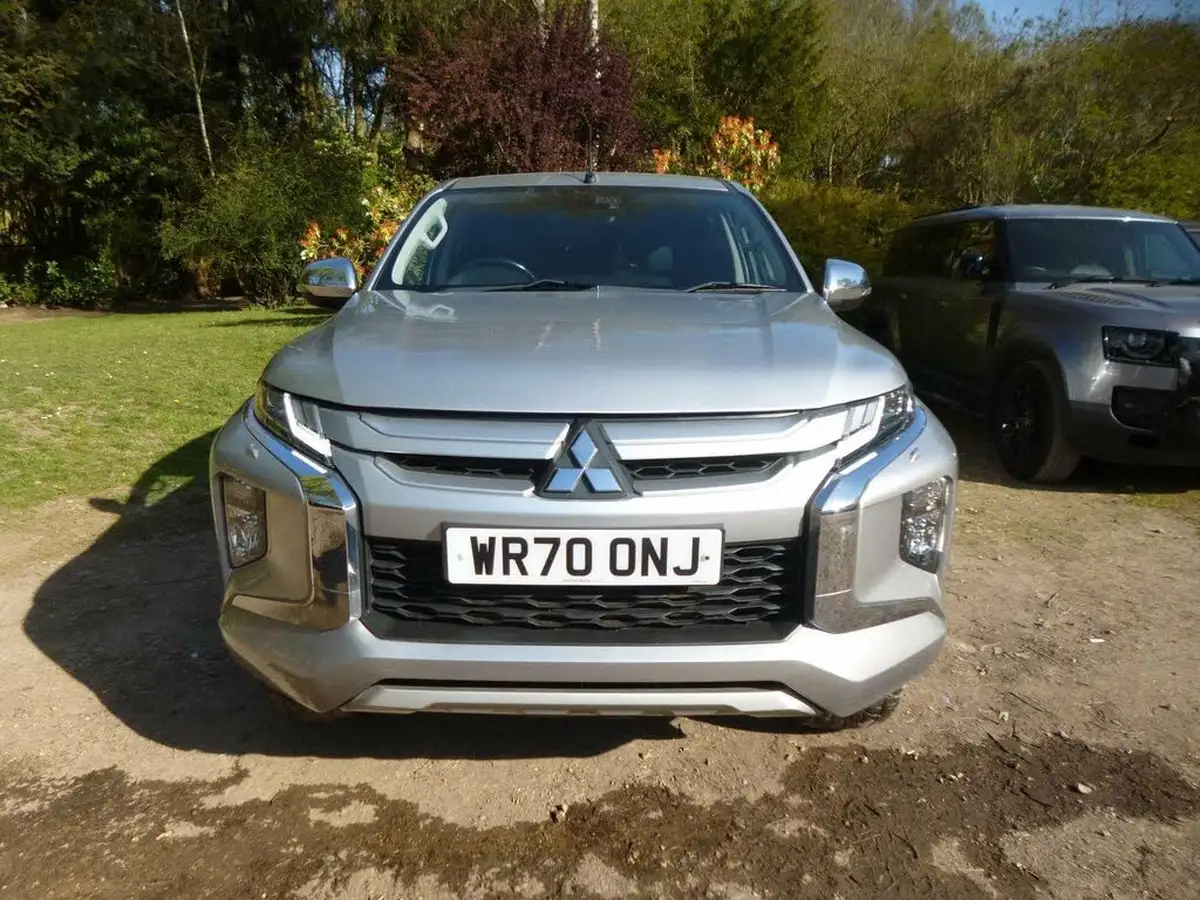 2020-mitsubishi-l200-22di-d-barbarian-auto-big-3