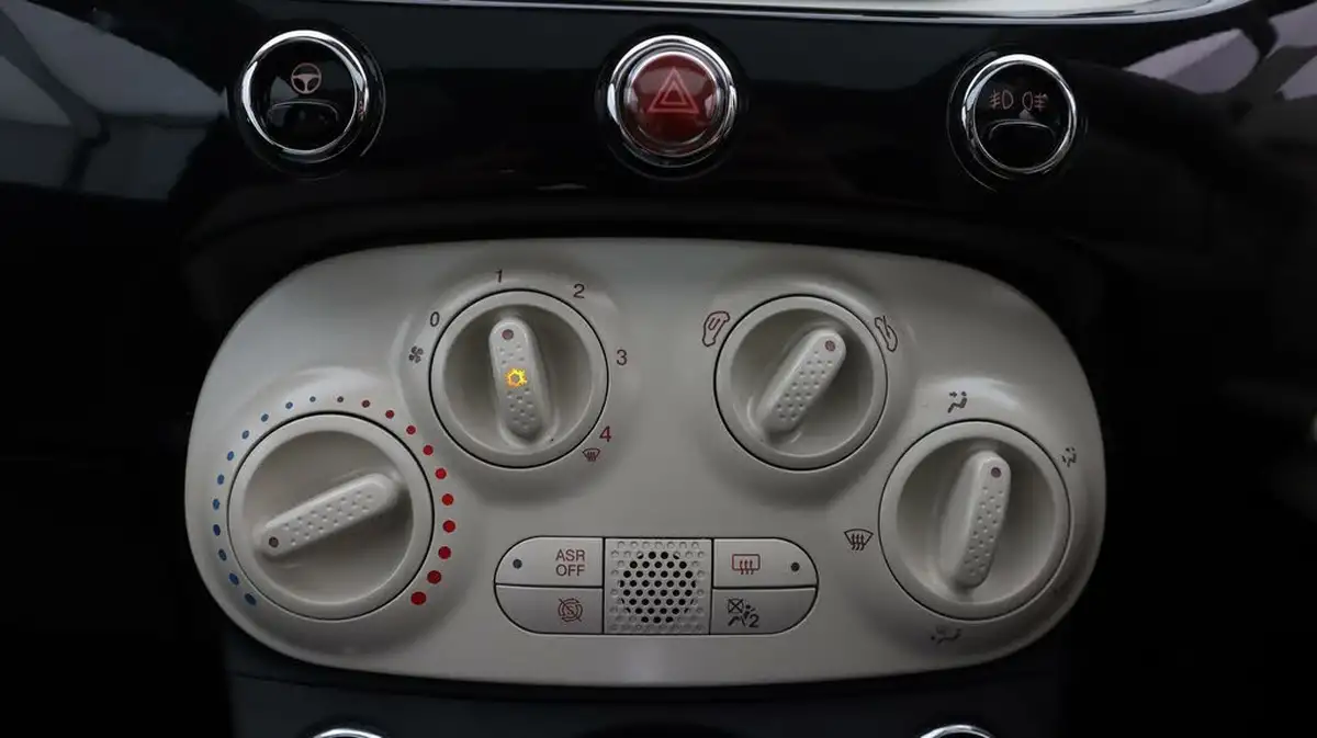 2018-fiat-500-12-lounge-big-12