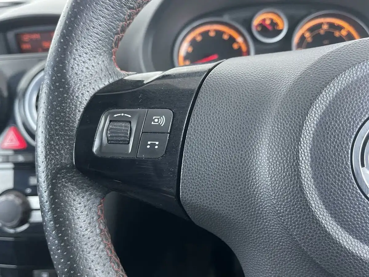 2012-vauxhall-corsa-12-sxi-16v-3d-big-32