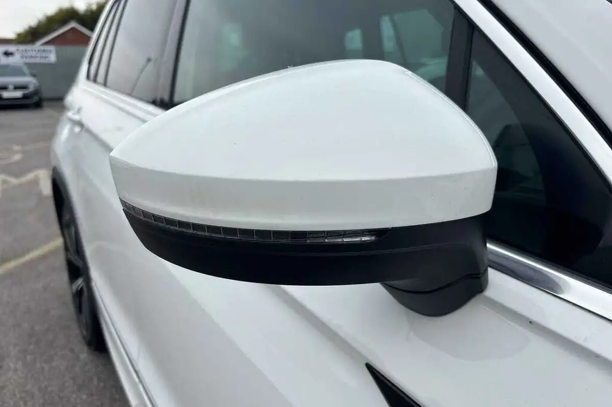 2022-volkswagen-tiguan-15-tsi-r-line-big-19