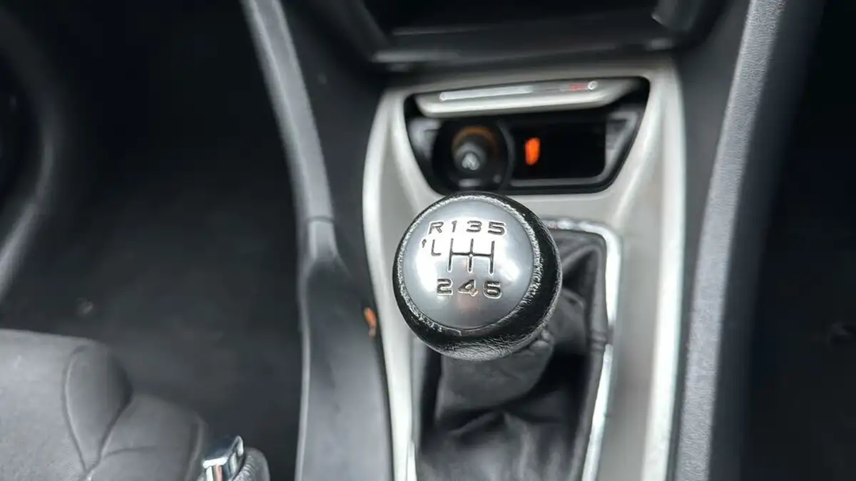2011-citroen-c5-20td-vtr-nav-saloon-4d-big-35