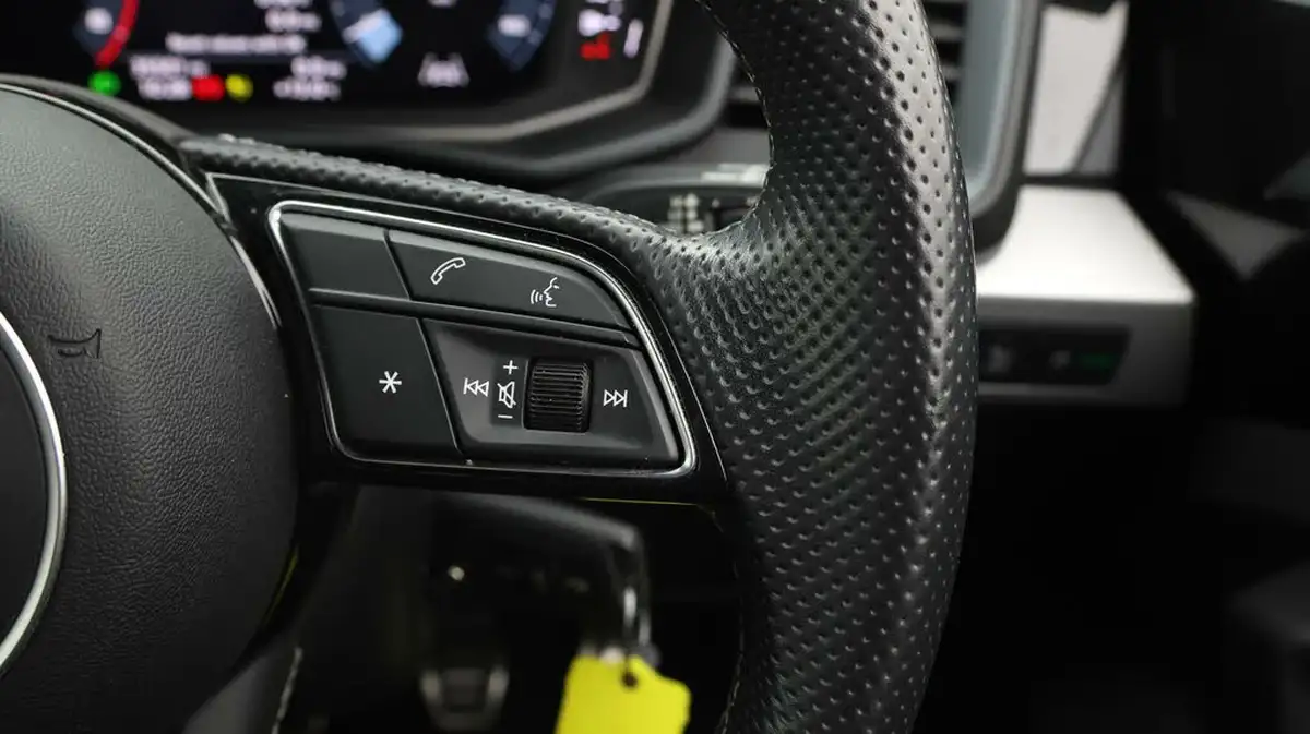 2022-audi-a1-10-25-tfsi-s-line-big-21