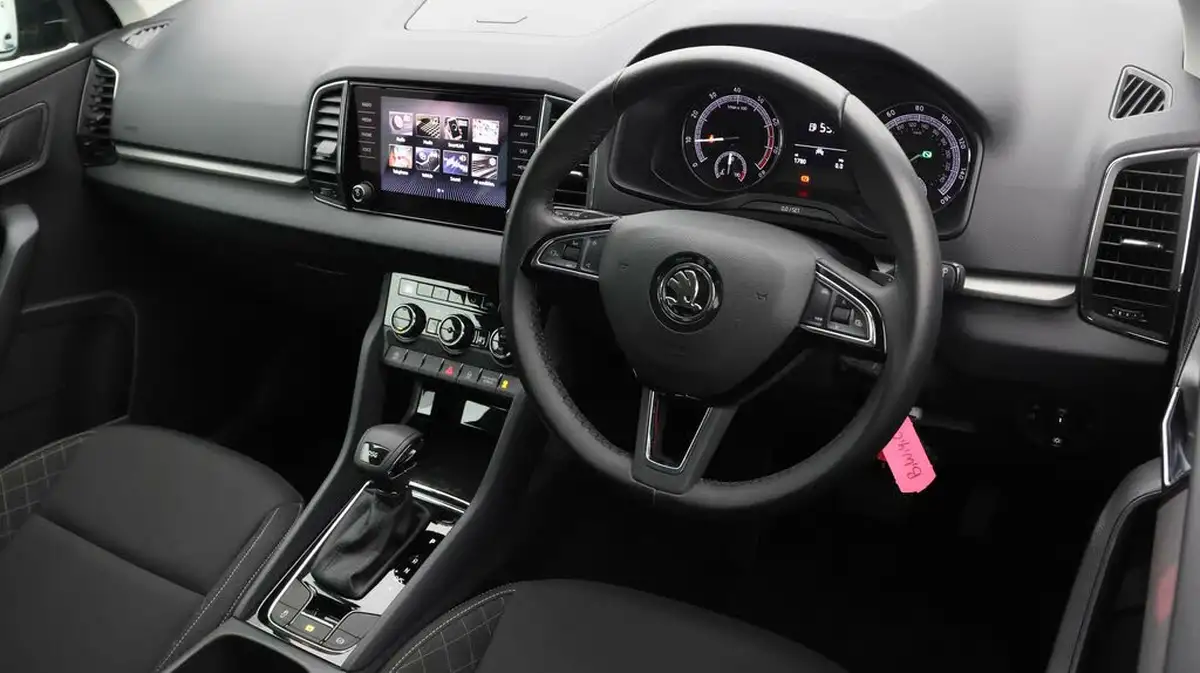 2020-skoda-karoq-15-tsi-se-dsg-big-8