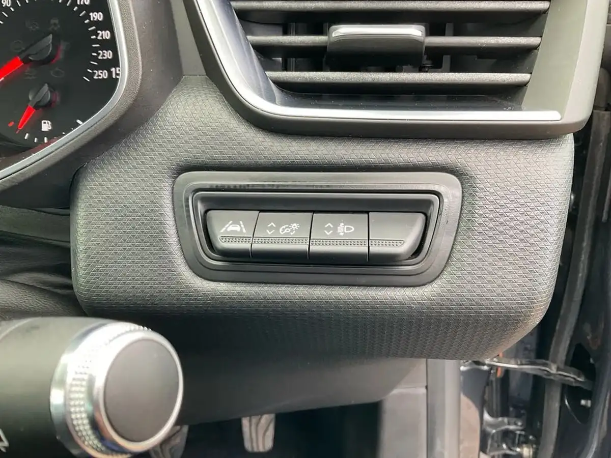 2021-renault-clio-10-tce-iconic-90ps-big-15