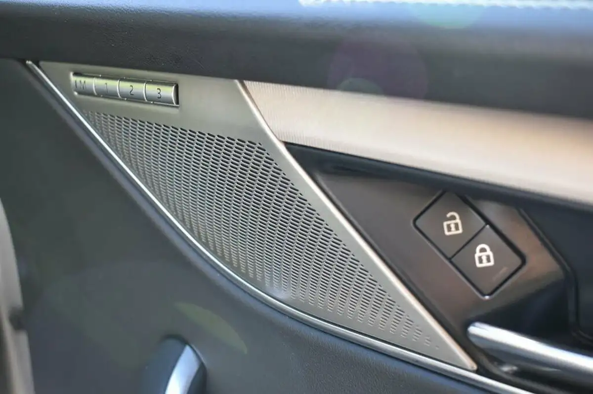 2021-jaguar-f-pace-20-p250-r-dynamic-se-big-17