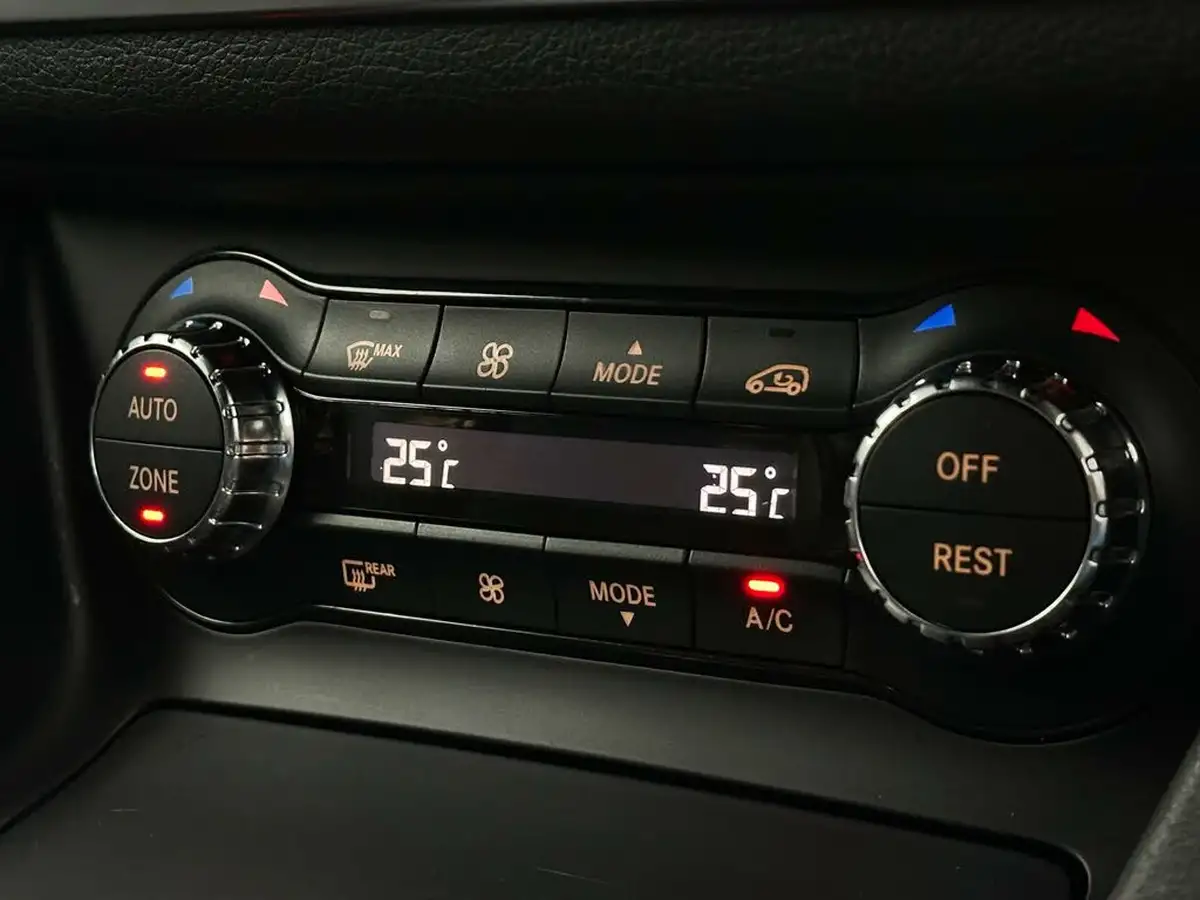 2015-mercedes-benz-gla-class-21d-gla-200d-amg-line-ss-big-18