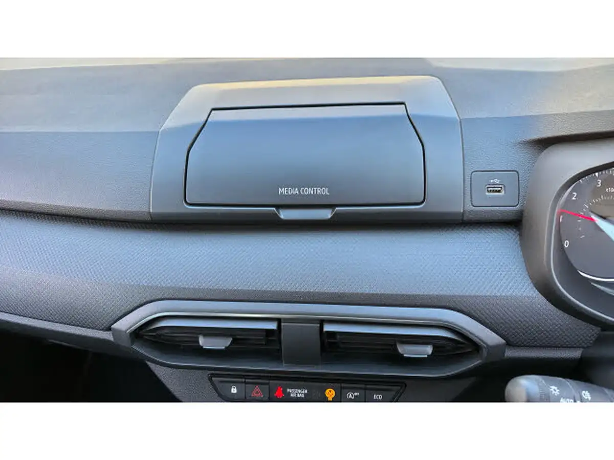 2021-dacia-sandero-10-tce-essential-90bhp-big-11
