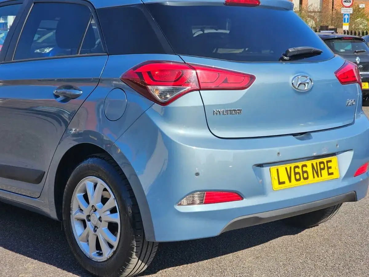 2016-hyundai-i20-12-go-big-30
