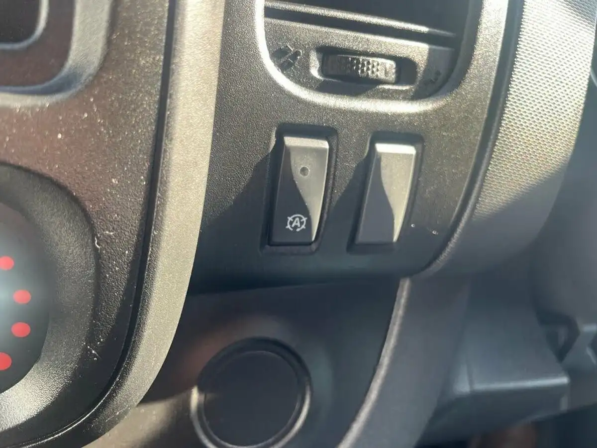 2021-renault-trafic-20dci-ll30-energy-120-business-panel-big-21